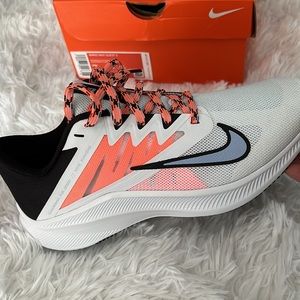 Nike WMNS NIKE QUEST 3